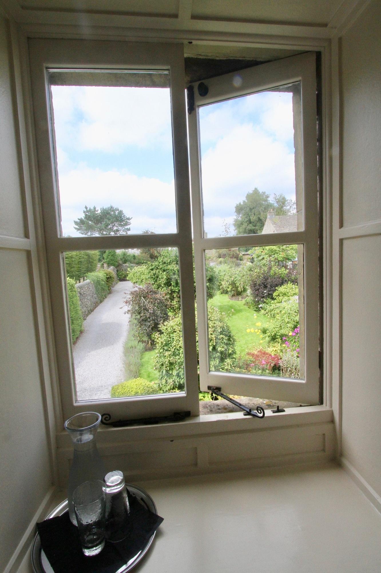 Ashfield House Hotel Grassington Kültér fotó A window
