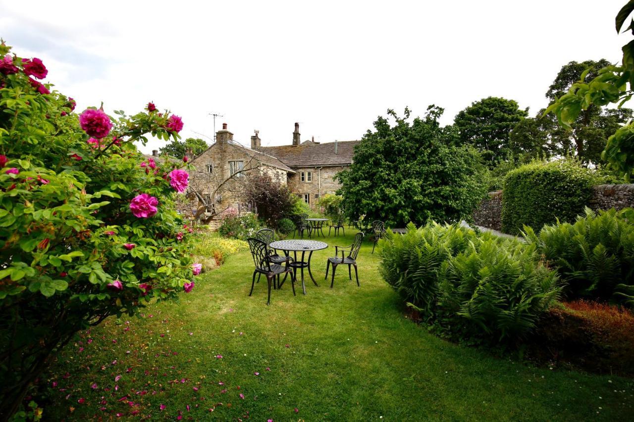 Ashfield House Hotel Grassington Kültér fotó The garden at the Old Parsonage