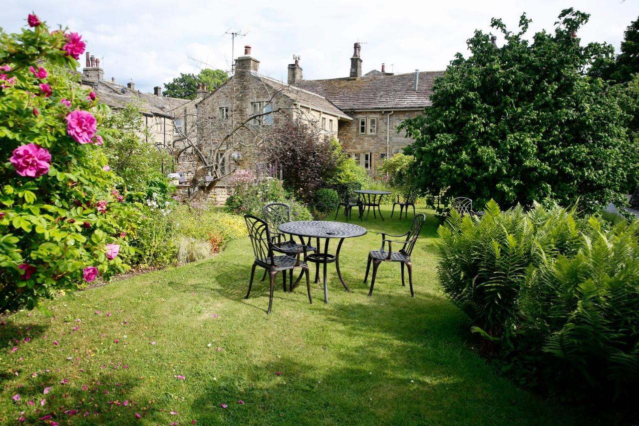 Ashfield House Hotel Grassington Kültér fotó The garden of the Old Swan