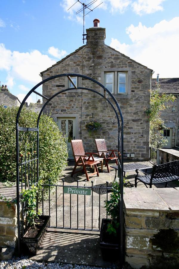 Ashfield House Hotel Grassington Kültér fotó The old stable courtyard
