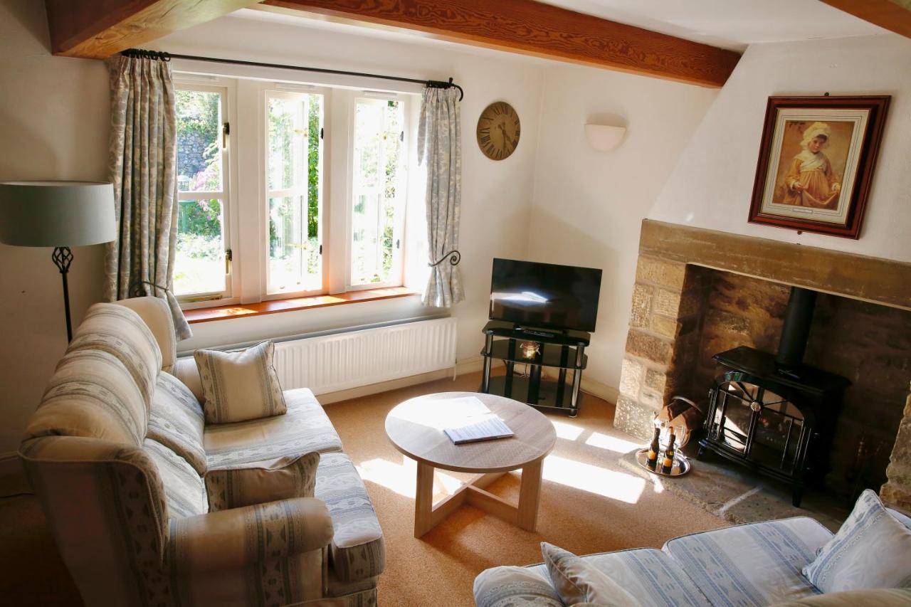 Ashfield House Hotel Grassington Kültér fotó The living room at The Old School House