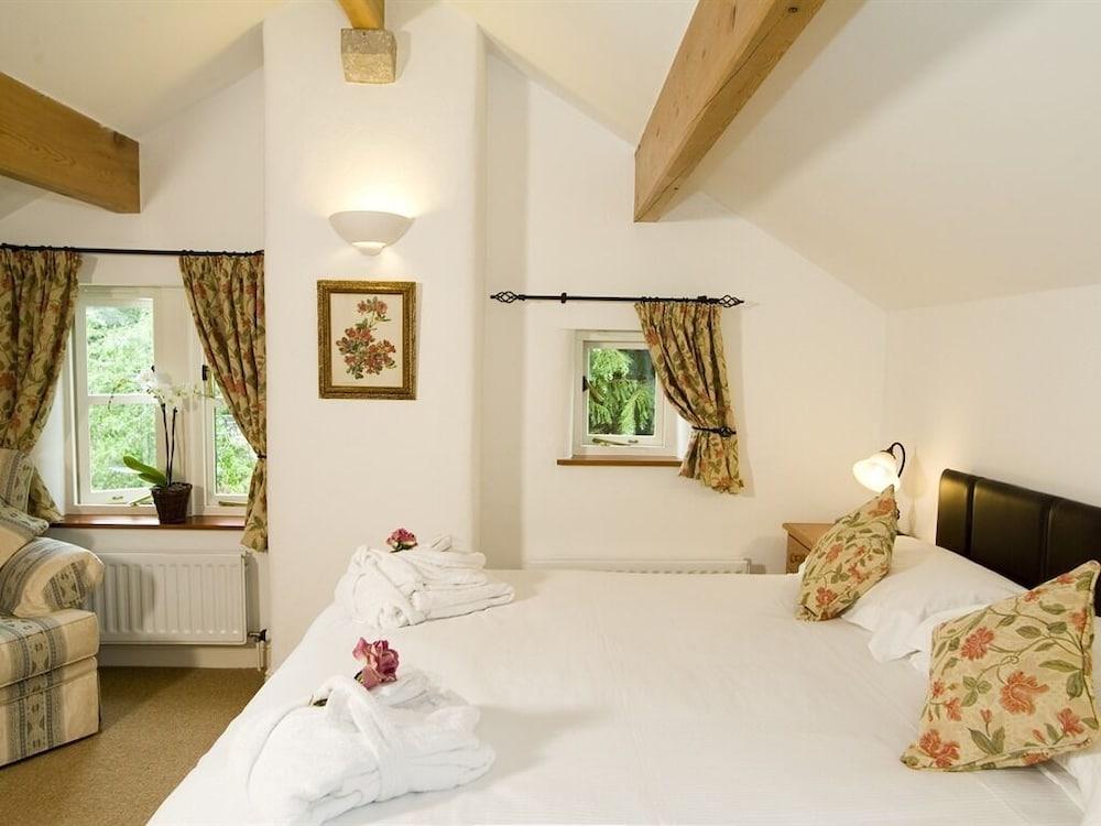 Ashfield House Hotel Grassington Kültér fotó The Old Mill, bedroom