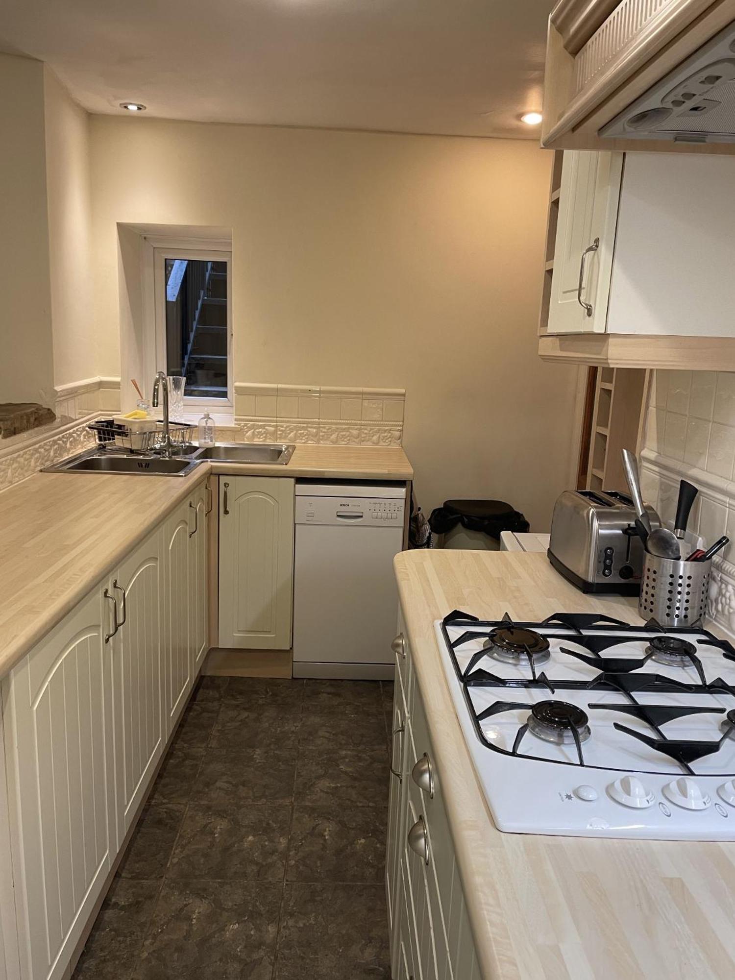 Ashfield House Hotel Grassington Szoba fotó A typical kitchen in the UK